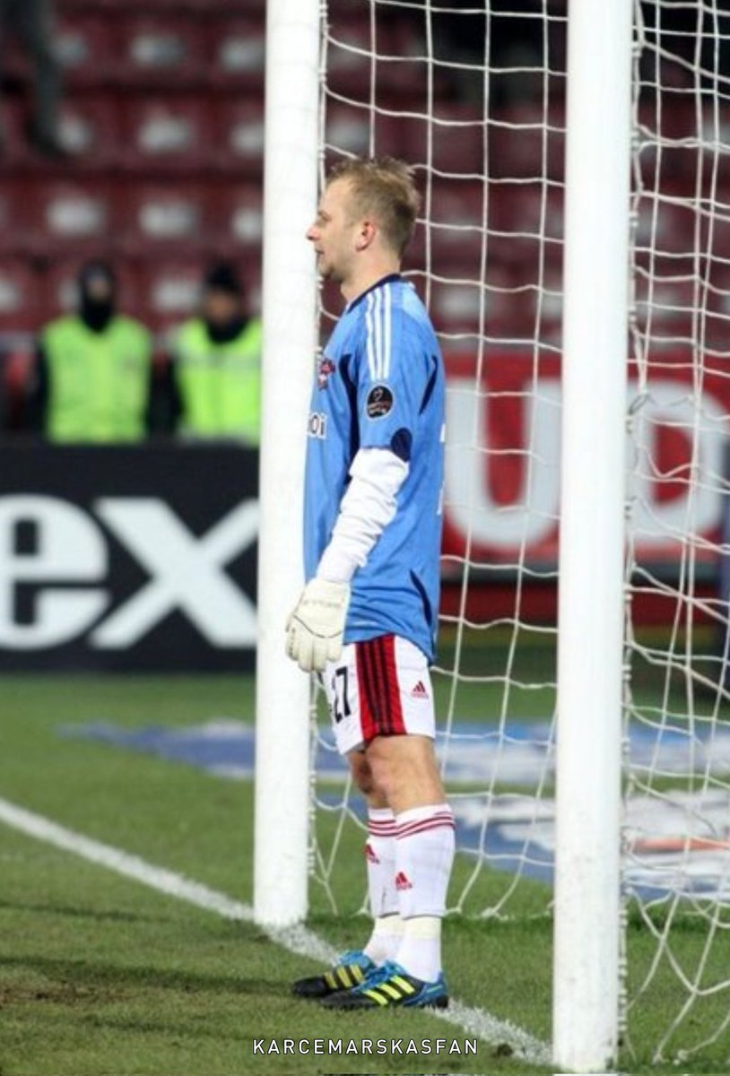 Žydrūnas Karčemarskas kariyerinde ilk defa 10.02.2012 tarihinde oynanan Trabzonspor maçının 78. dakikasında kırmızı kart görmüştür. Gaziantepspor, 3 oyuncu değiştirme hakkını kullandığı için kaleye Marek Sapara geçmiştir.
#𝐄𝐅𝐒𝐀𝐍𝐄𝐊𝐀𝐑𝐂𝐄 👑