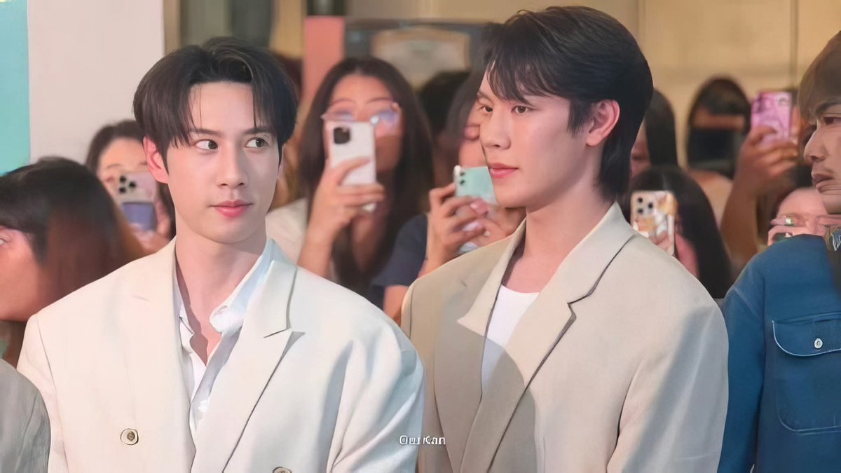 🌞: And then? Tell the audience, what happened?
🌛: Well, "Khun Great" already has his partner.
🌞: Then why were you messing with him?
🌛: I was messing with "Jreat"
🌞: This is getting serious! Bright keep an eye on them. They’re conspiring!

#GreatBright #JuniorMark