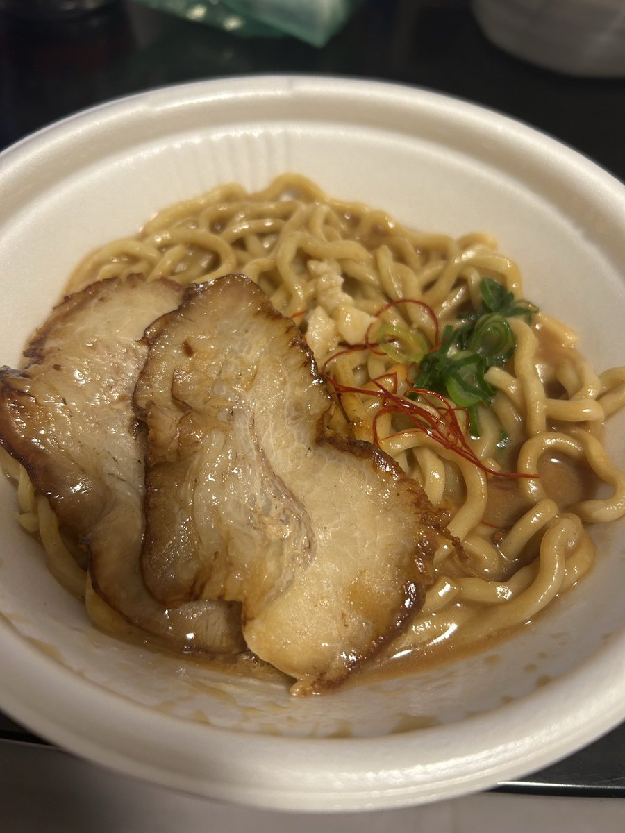 やっと食べれた〜！
まだやってたのが凄いけど。

 #すする
 #濃厚とんこつ豚無双