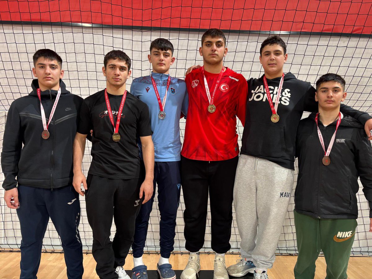SporLTrabzon's tweet photo. Şampiyonlar madalyaları toplamaya İstanbul’a gidiyor🏆
Okul sporları kapsamında İstanbul’da yapılacak güreş Türkiye Şampiyonası’nda okulumuzu temsil edecek sporcularımıza ve antrenörlerine başarılar diliyoruz. @cemilkarakas3 @hasan_uygun91 https://t.co/kETwHY85Y3
