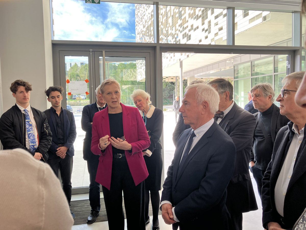 serge_amar's tweet photo. Très heureux d'être à @SophiaAntip0lis  pour accueillir Mme la Ministre  @annelehenaff pour une table ronde. Dans ce magique pôle Alpha inauguré la semaine dernière construit en 4 ans sans surcoût. Je représentais @RenaudMuselier Président de @MaRegionSud https://t.co/3d1qA14zCn