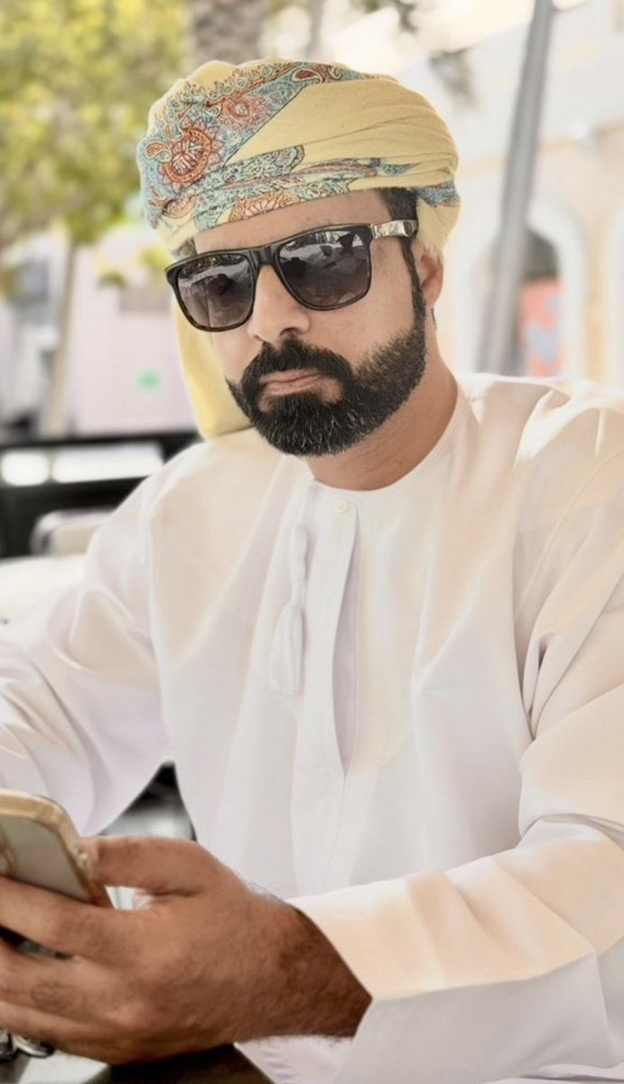 ينهشونهُ إذا غابَ كأنهم كلابٌ
فإذا حضرَ انكمشوا… كأن لم يكونوا 
<a href="/majidalruhaili/">ماجد بن عبدالله بن سعيد الرحيلي</a> 
#ماجد_الرحيلي