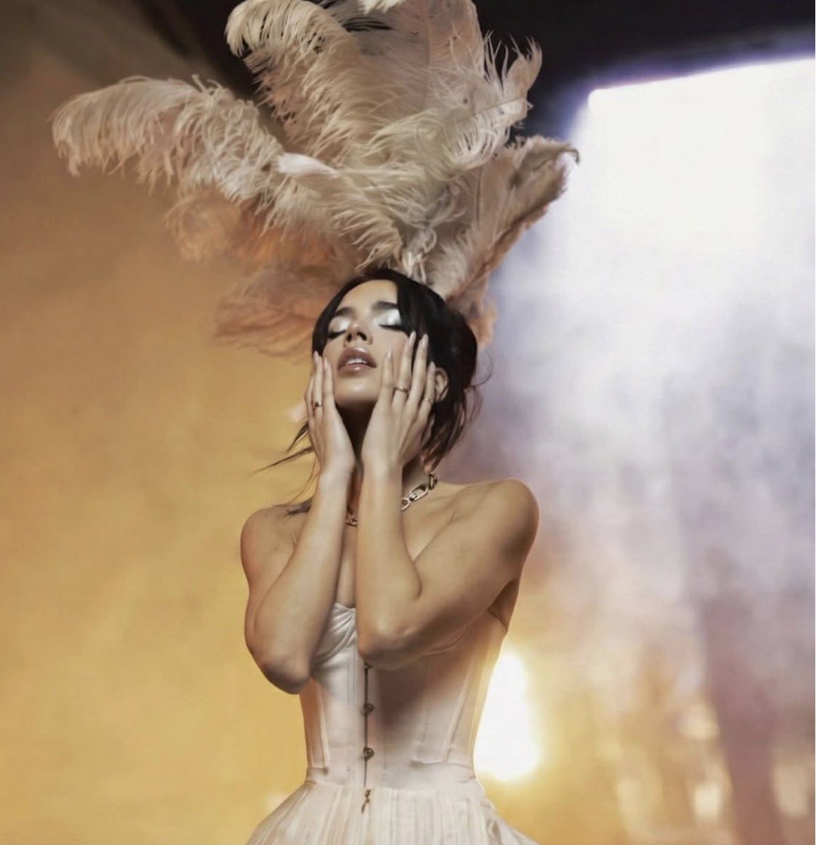 Hoy tendremos una nueva canción de Kenia Os: “Tu y Yo X Siempre” 💘
Disponible a las 6:00p.m