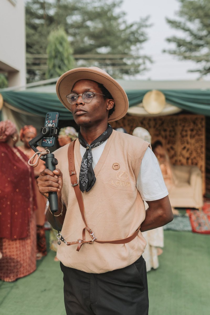 Preciousfavour_'s tweet photo. Occasionally I’m in the spotlight☺️🥰
•aWeddingParty

#GraphicDsgn #EventContentCreation #SocialMediaManagement #VlogDiary #…Amen. #Rare https://t.co/dhciXFG3Og