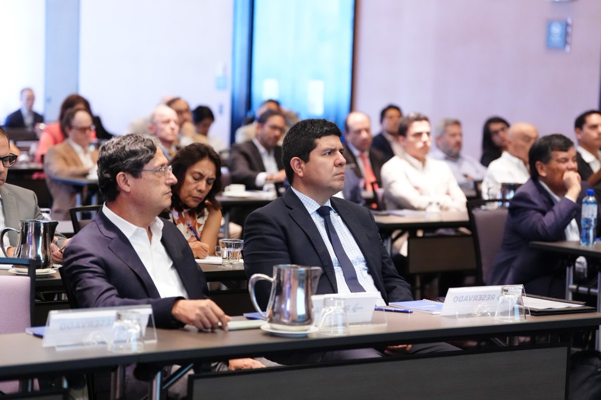 MEF_Peru's tweet image. #NotaDePrensa | 📑 Hoja de ruta para #Petroperú
El viceministro de Economía participó en el evento “Discusión de una hoja de ruta para #Petroperú”, organizado por el @IPE_Peru, espacio que permitió intercambiar propuestas para consolidar la sostenibilidad financiera y operativa