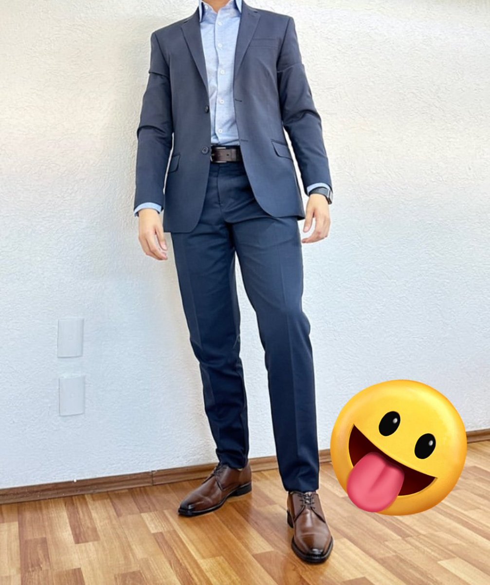 My boos keeps tempting me with his shoes. Shall I ask him to let me worship them? 
Mi jefe sigue tentandome con sus zapatos. Le pido que me deje benerarlos? #gayshoes #ShoeAddict #shoeslovers #gayporn