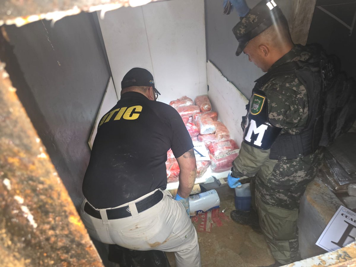 MP_Honduras's tweet image. #MP a través de #ATIC propina un nuevo golpe a la MS-13 al ubicar búnker con evidencias que habrían sido trasladadas en el bus usado por esa estructura criminal que huyó durante operativo de la #DLCN mp.hn/publicaciones/…