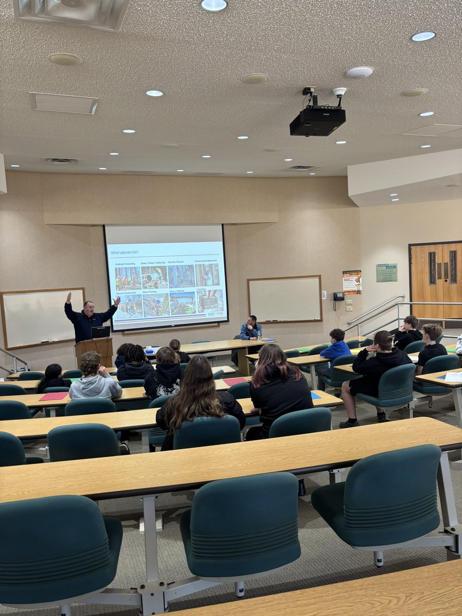 WSD_FutureReady's tweet photo. North Point Middle Industrial Tech students had an incredible day exploring careers! They visited the Missouri Laborers &amp; Contractors Training Center to learn about trades, then toured the Regional Workforce Innovation Center for robotics &amp; machining. @WSDinfo @StChasCC https://t.co/9NkyZYGy2F