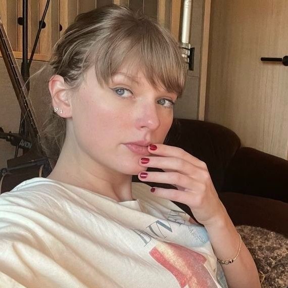 t² (@dailyswiftae) on Twitter photo 