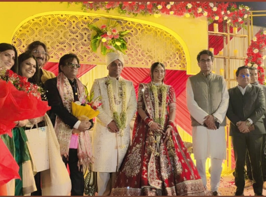 दिल्ली दूरदर्शन के वरिष्ठ जर्नलिस्ट श्री <a href="/AshokShrivasta6/">Ashok Shrivastav</a> जी को सुपुत्री के पाणिग्रहण संस्कार के अवसर पर भाजपा राष्ट्रीय प्रवक्ता बड़े भाई <a href="/pradip103/">Pradeep Bhandari(प्रदीप भंडारी)🇮🇳</a> जी के साथ सम्मिलित होकर वर वधु को शुभकामनाएं प्रेषित की।