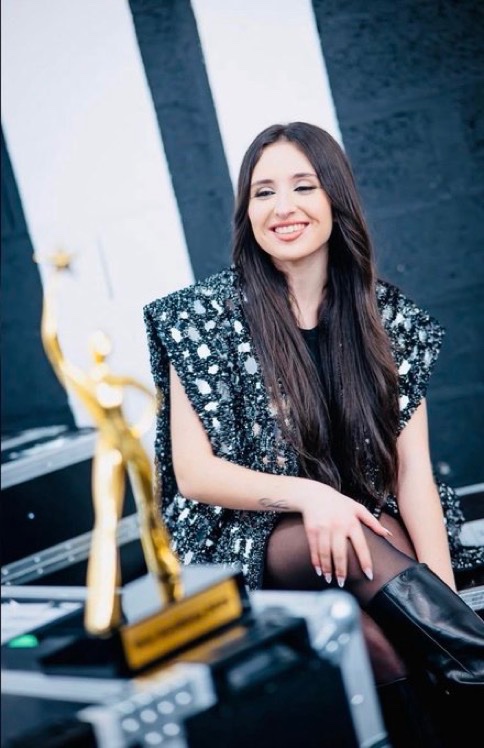 amberupdate's tweet image. A star is born 🌟

𝐀𝐦𝐛𝐞𝐫 𝐉𝐚𝐝𝐚𝐡 pour son shooting photo gagnante #StarAcademy.