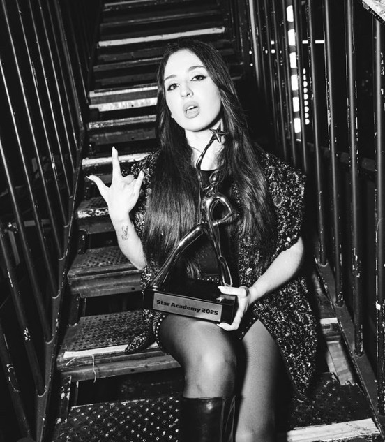 amberupdate's tweet image. A star is born 🌟

𝐀𝐦𝐛𝐞𝐫 𝐉𝐚𝐝𝐚𝐡 pour son shooting photo gagnante #StarAcademy.