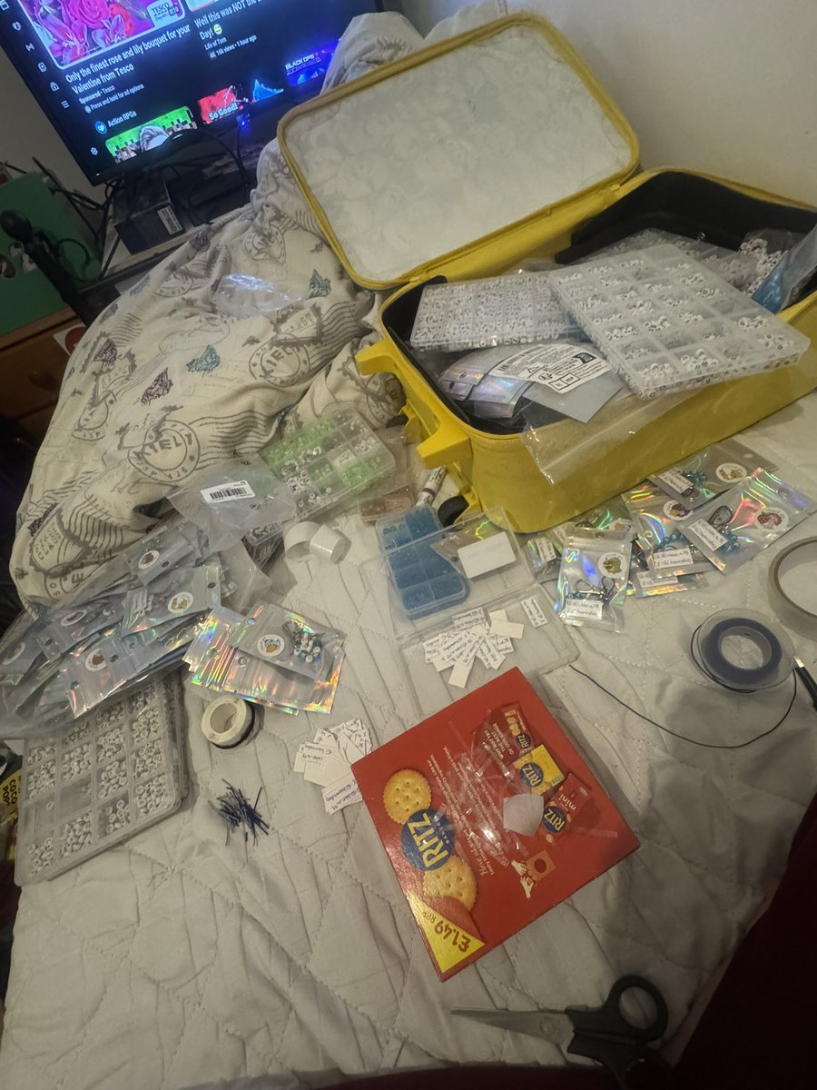 Chloe_a_98 tweet media