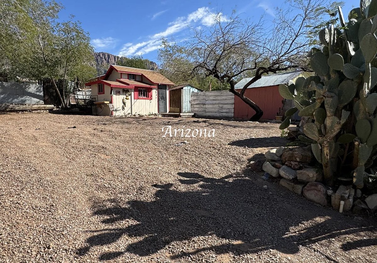 oldhouseunder50's tweet image. Mountain breezes and historic charm define this low-maintenance #Arizona #tinyhome, offering a perfect retreat for hikers and off-roaders alike. $99K. 
oldhousesunder100k.com/charming-tiny-…