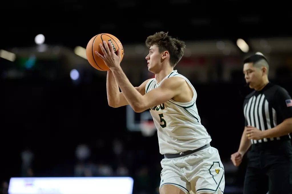 .@ndsumbb note 📝

Andy Stefonowicz has 34 assists and just five turnovers over his last five games.

He has five games of 8+ assists this season.

The Bison point guard leads <a href="/SummitHoops/">Summit Hoops</a> with 4.7 assists per game and has an assist/turnover ratio of 2.65

#GoBison 🤘