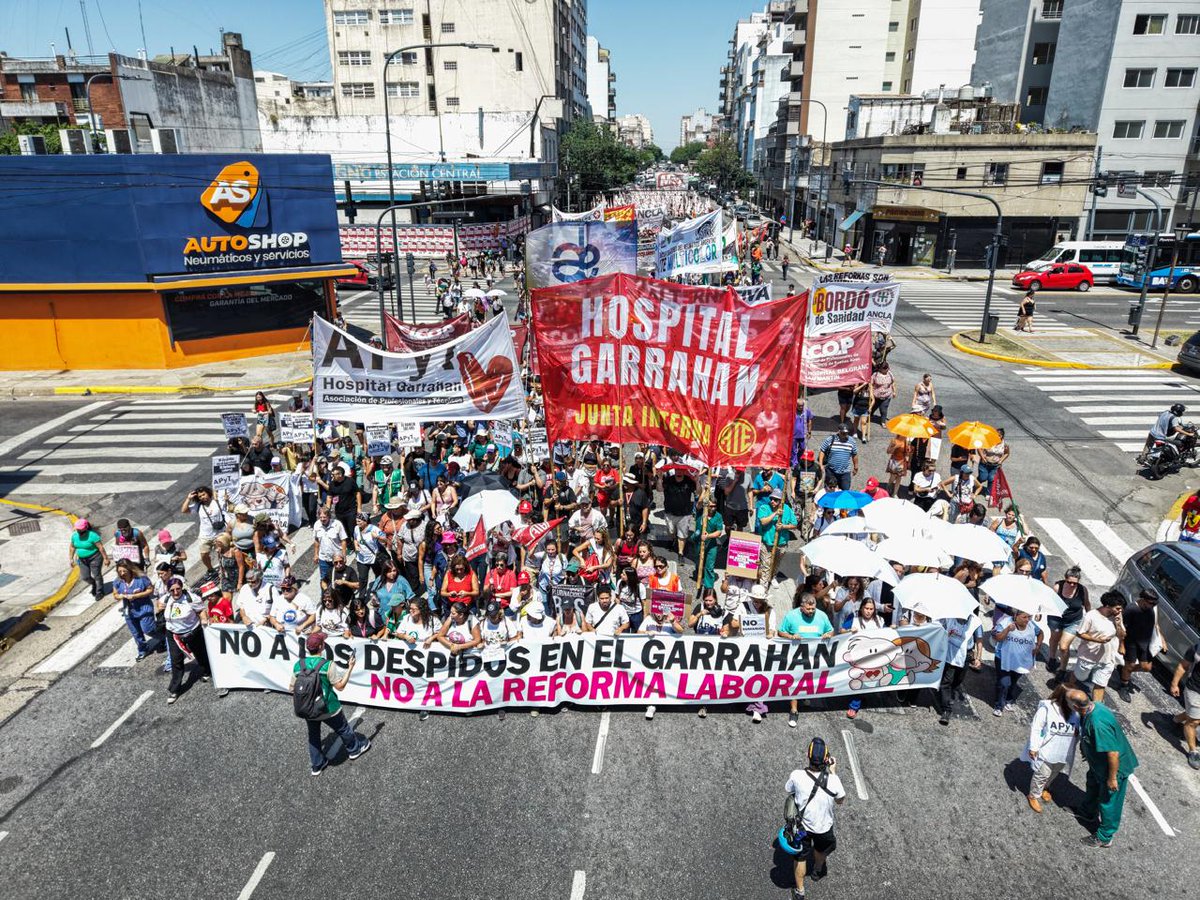 Postales del rechazo en las calles a la reforma esclavista y el apoyo al Garrahan <a href="/APyT_Garrahan/">Asoc. Profesionales y Técnicos - Hospital Garrahan</a> <a href="/PeriodismoDeIzq/">Periodismo de Izquierda</a>