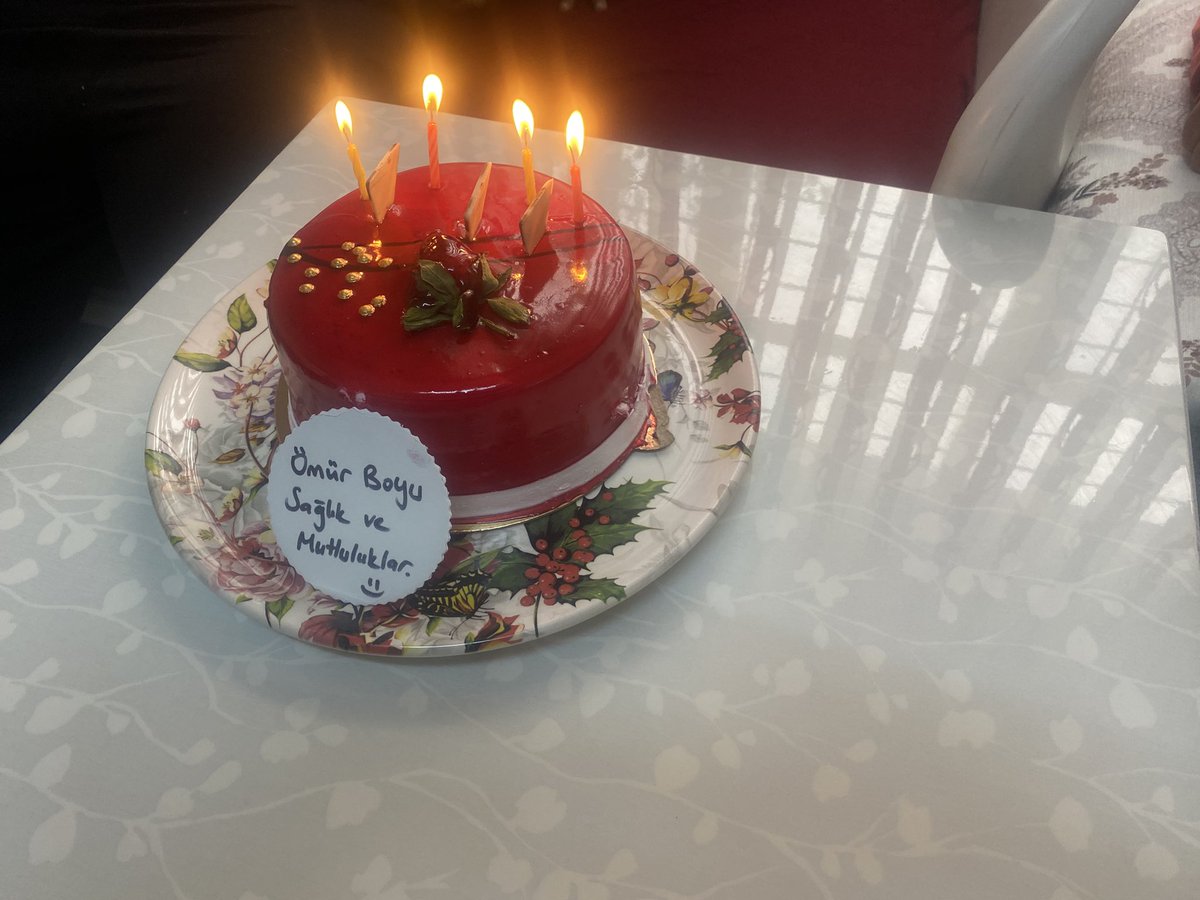 Sevgi izi uygulaması yaptırdığımız özel gereksinimli bireylerin ailelerini ziyaret ederek onlarla sohbet ediyoruz. Kadirli Kaymakamımızın eşi Şenay YERLİ DOLU Hanımefendiye bugünkü ziyaretimize eşlik ettiği için teşekkür ederiz. Hayat paylaştıkça güzel!!!