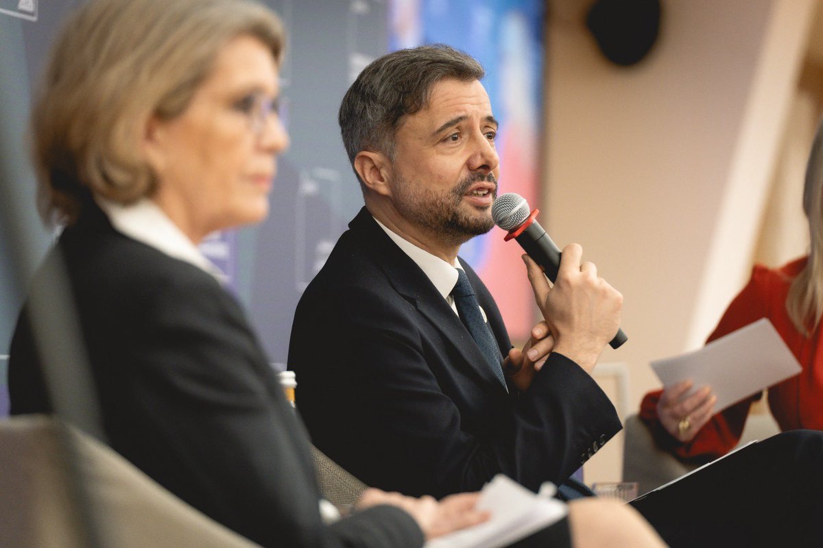 Alvaro Lario tweet media