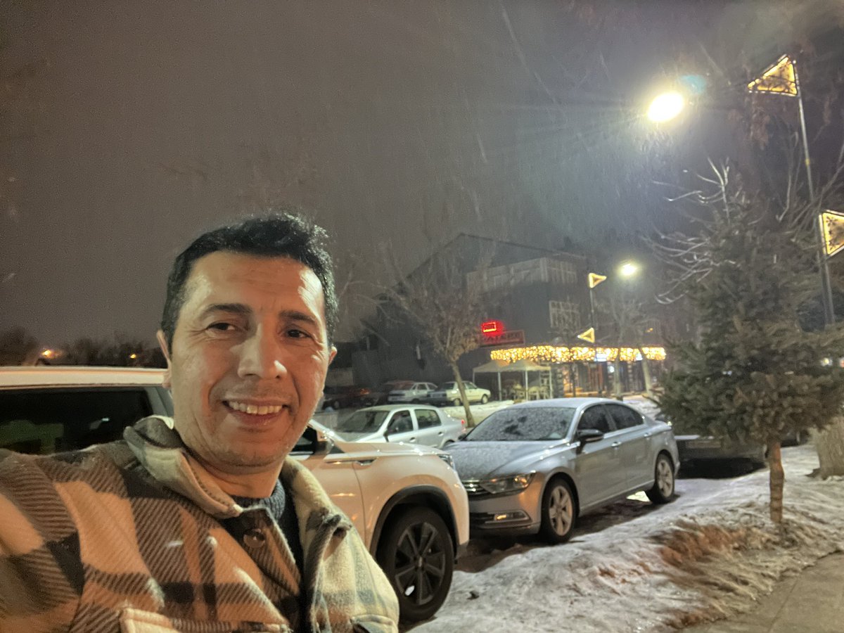 İnsanın Evi Neresidir neresidir? 
Diye Sordum 
“İnsanın Evi 
Kalbinin İçine Sığdırdığı 
Sevgilerdir 
Kar’S❄️

#VeliahtJenerik
