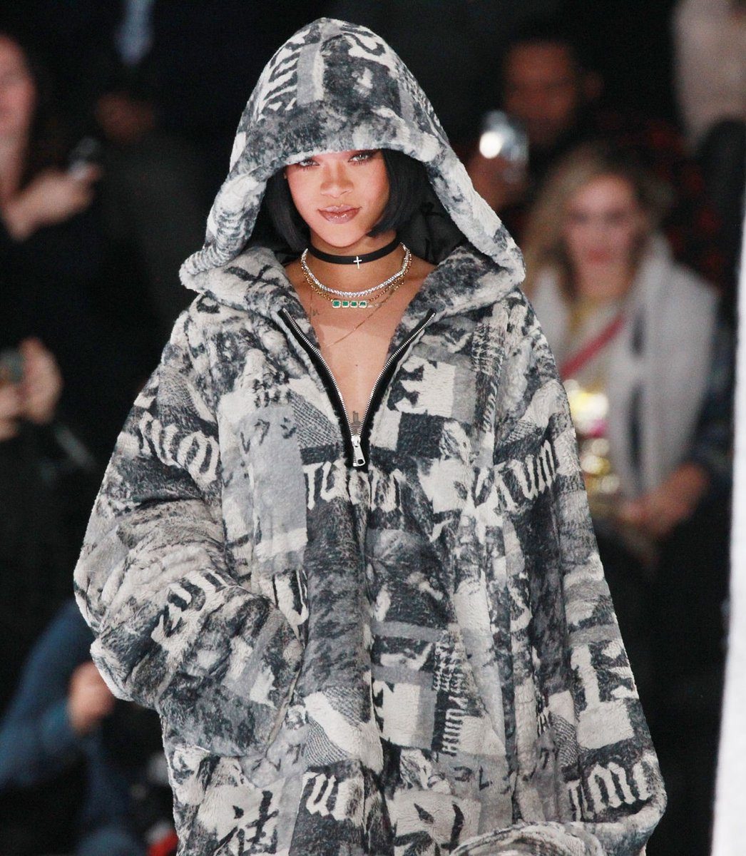 RT @Galerie_Rihanna: 10 years ago today, Rihanna unveiled FENTY x
