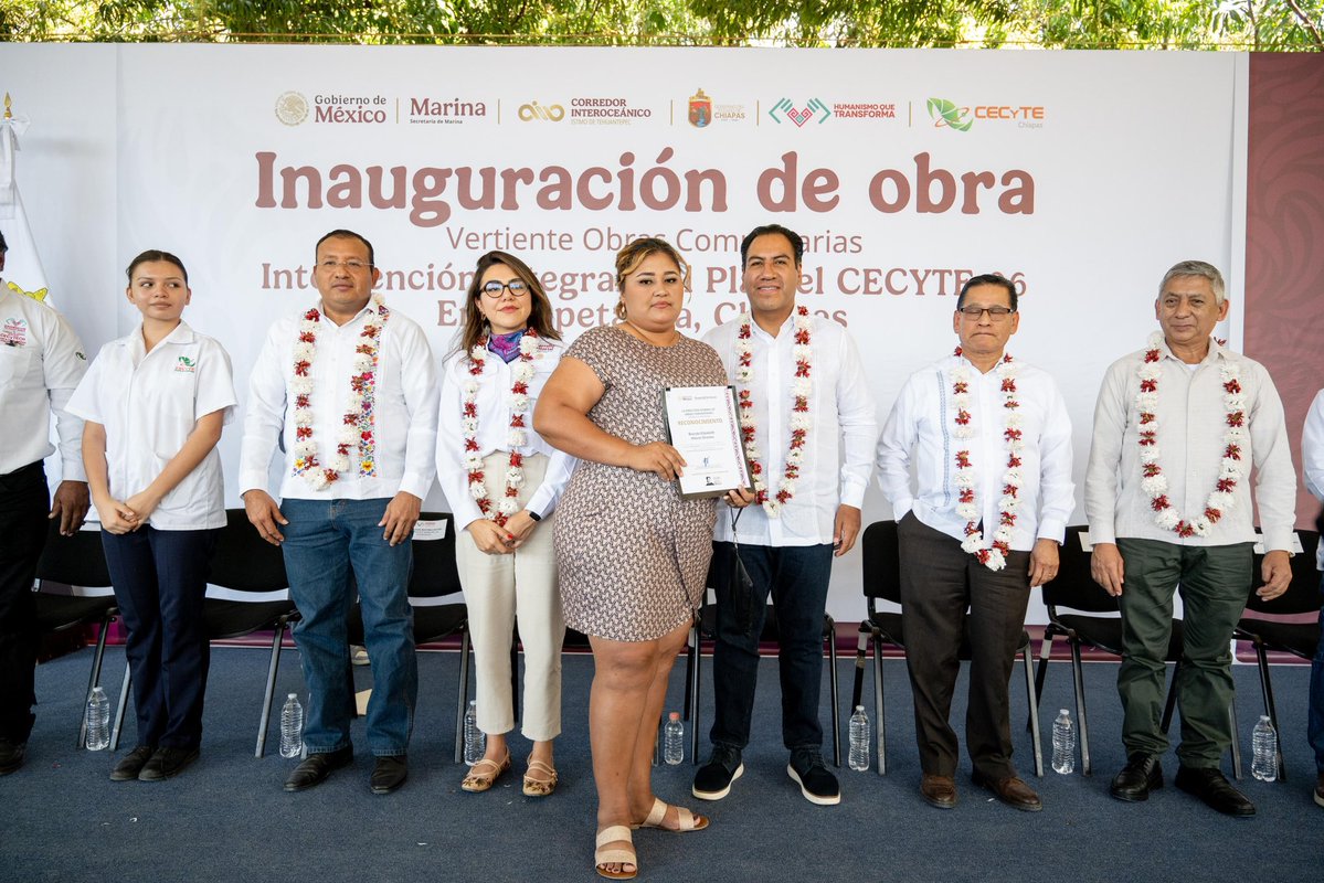 En Acapetahua, llevamos a cabo la inauguración de la construcción integral del CECyTE 06 y Vertientes de Obras Comunitarias. Escuchamos las necesidades del pueblo, por ello estamos fortaleciendo la infraestructura del estado, trabajando muy coordinados con la Federación para