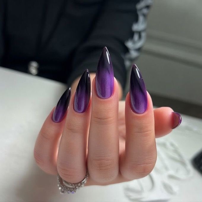 violettweets_'s tweet image. left or right?