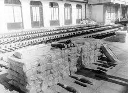 ¿Devolver la mano al régimen cubano? 
 Ellos nos enviaron soldados asesinos, entrenaron terroristas, enviaron Fusiles M16, enviaron municiones, lanzacohetes , barcos con bultos llenos de armas,Etc. 
¿Todas estas acciones destinadas a asesinar a chilenos.. fue ayuda humanitaria ?