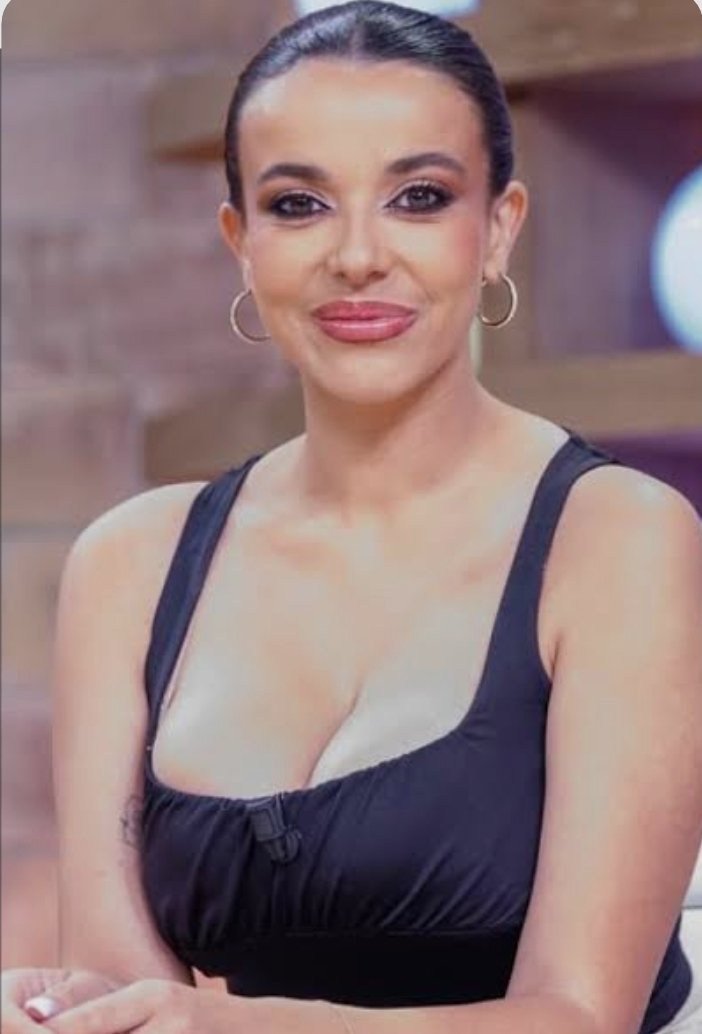 Como tiene que ser de boba para que con las tetas que tiene la llamen "la tonta"