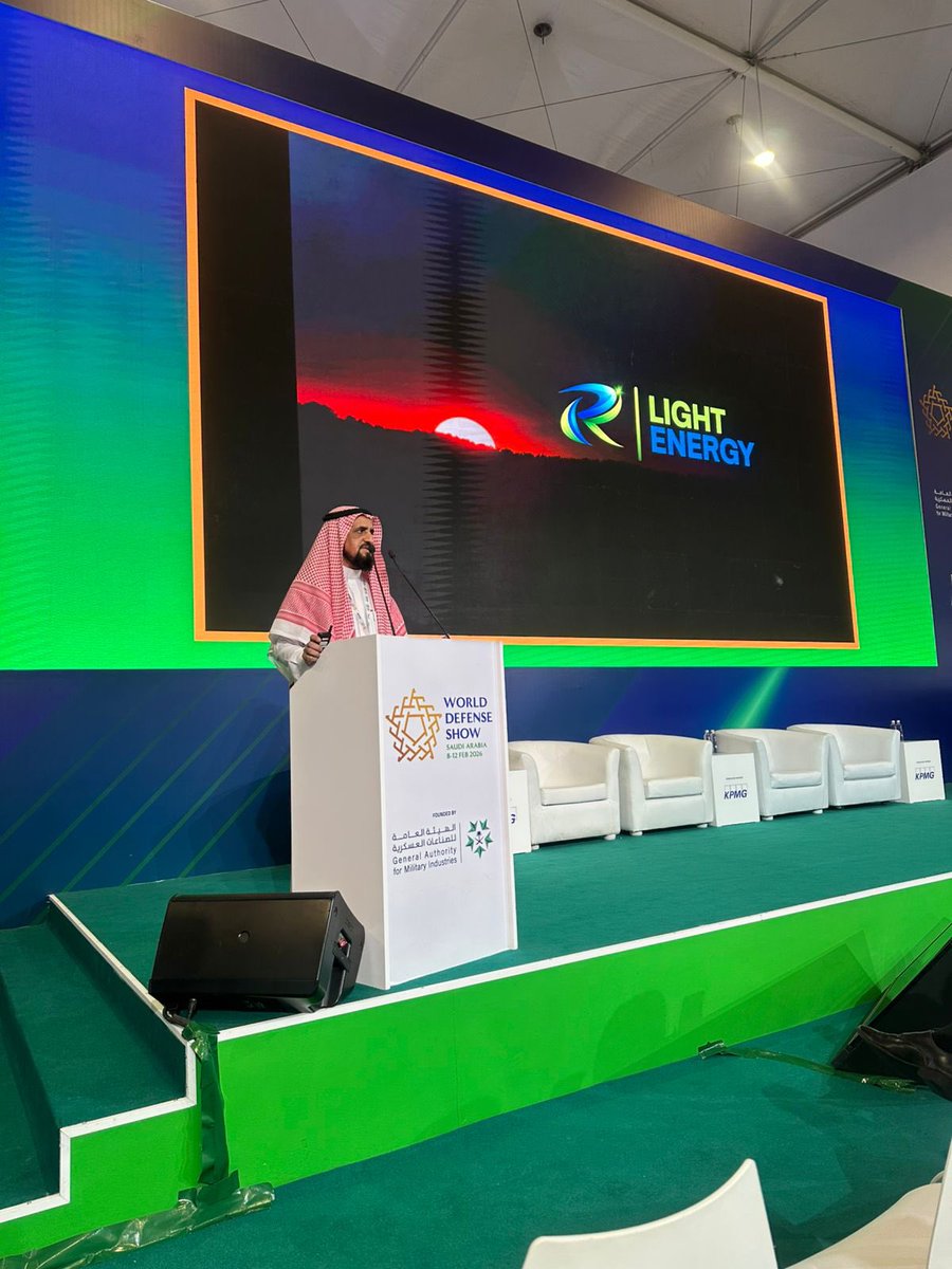 سعادة معالي محافظ الهيئة العامة للتطوير الدفاعي الدكتور فالح بن عبدالله السليمان
وسعادة معالي المهندس سعد السلمي
والمهندس عبدالله شيبان وجميع العاملين
أتقدم لهم بخالص الشكر والتقدير على ما قدموه من دعمٍ كريم وتسهيلاتٍ نوعية أسهمت في إبراز مشروعي بالشكل الذي يحقق الفائدة المرجوة،