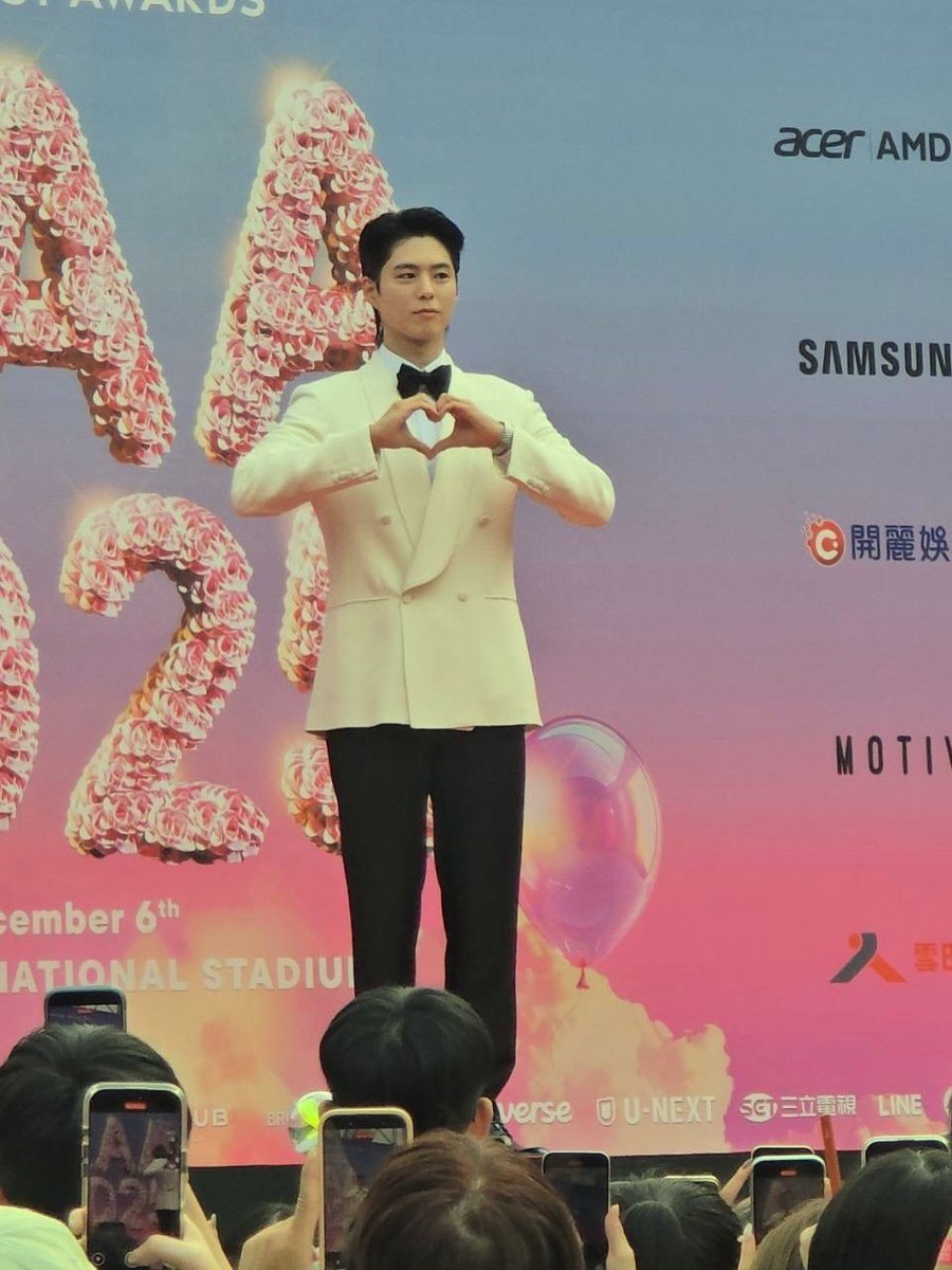 这份cheese-baked lobster，a thrill for your taste buds，一口下去it's really 幸福感爆棚。