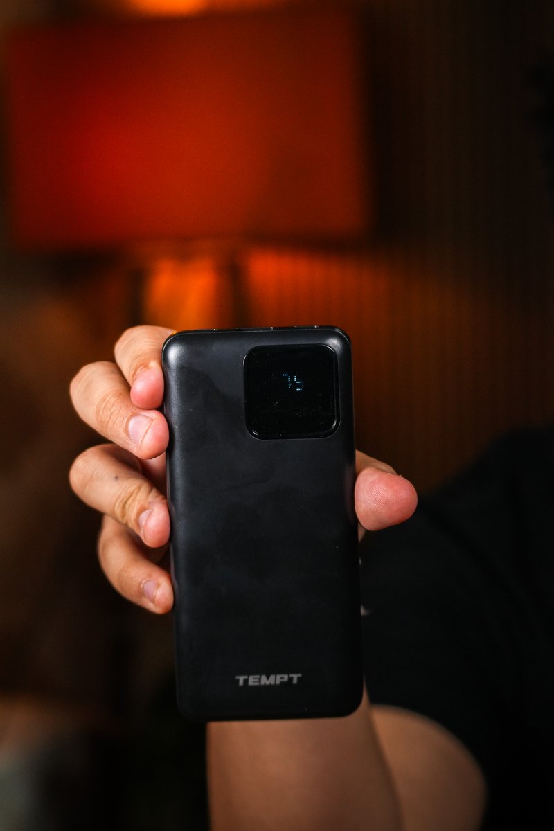 gogiinc's tweet image. Tempt JOOS 22.5W QC + PD power bank with built-in TypeC &amp;amp; Lightning cables, digital battery display, and ultra fast charging support. Perfect for travel, shoots, and everyday backup 

No extra cables. No stress. Just plug &amp;amp; power.

#Tempt #PowerBank #FastCharging #PDCharging