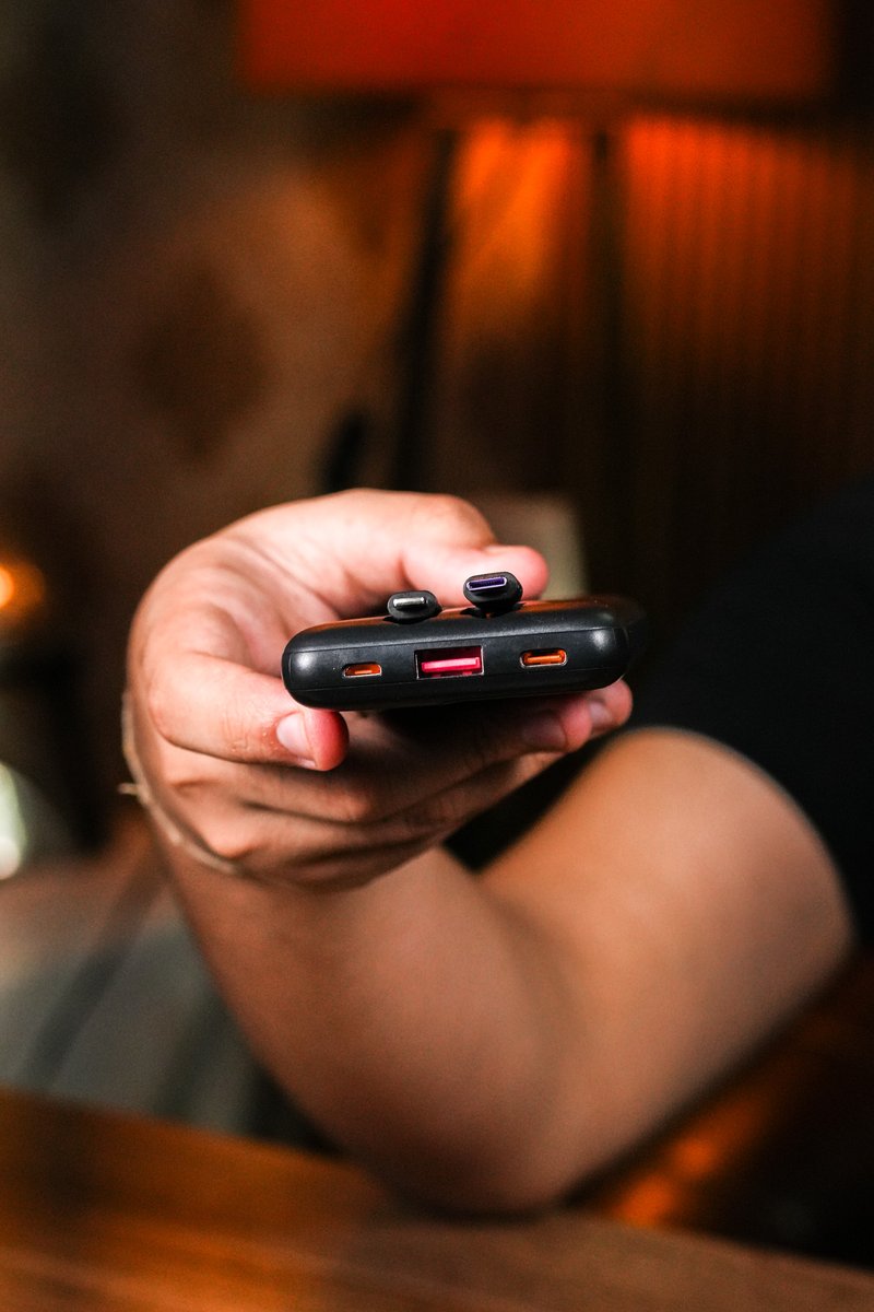 gogiinc's tweet image. Tempt JOOS 22.5W QC + PD power bank with built-in TypeC &amp;amp; Lightning cables, digital battery display, and ultra fast charging support. Perfect for travel, shoots, and everyday backup 

No extra cables. No stress. Just plug &amp;amp; power.

#Tempt #PowerBank #FastCharging #PDCharging