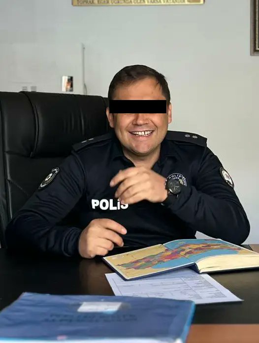 2026/8
12 Şubat 2026

Hakkari İl Emniyet Müdürlüğü kadrosunda görevli 431xxx sicil sayılı Başkomiser M.C (35) il emniyet müdürlüğü nizamiyesinde beylik tabancası ile intihar etmiştir.

Müntehirin, Hakkari Devlet Hastanesinde yapılan tüm müdahalelere rağmen kurtarılamayara...