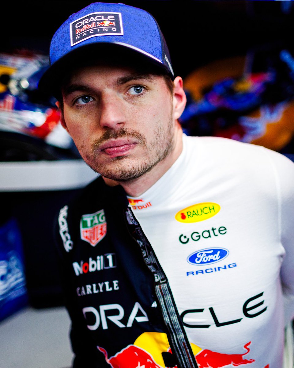 🚨|| Max Verstappen sobre los nuevos monoplazas: 

“La sensación general del auto simplemente no es divertida. Ni siquiera digna de la Fórmula 1, si me preguntás. Que tengas que pasar más lento por una curva para ahorrar energía y así poder ir más rápido en las rectas no tiene