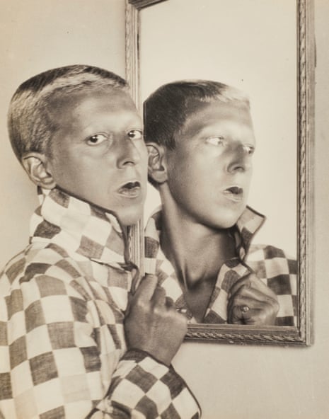 womensart1's tweet photo. Claude Cahun, known as a writer andΒ photographic self-portraitist, who assumed a variety of performative personae to explore ideas of gender #SelfPortraitWeek https://t.co/ArBElhZzF7