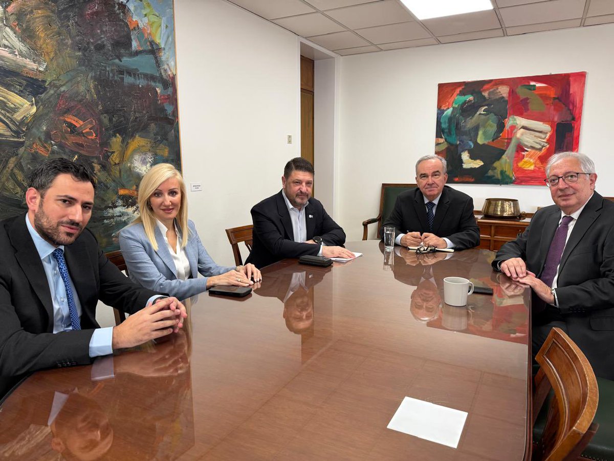 Νίκος Παπαθανάσης tweet media