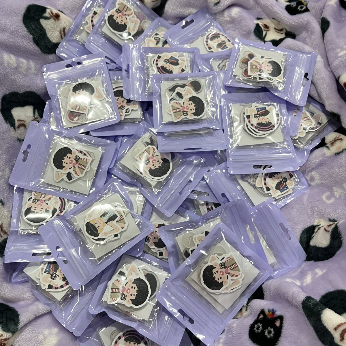 Giveaway for 10vely 🐈‍⬛💜✨

มีจำนวน 50 ถุง
ในถุงมี พกจ,สตด 3 ชิ้น + สตก 3 ชิ้น

ใครเป็นเมนเตนเดะเราไปสะกิดๆๆคั้บบบ
((ขกแพ็คเย้อเลยใส่ไปเลยจุกๆ🥲))
#SMTOWN_LIVE_BKK
#SMTOWN_LIVE_BANGKOK 
#SMTOWNLIVE2025_26_BANGKOK