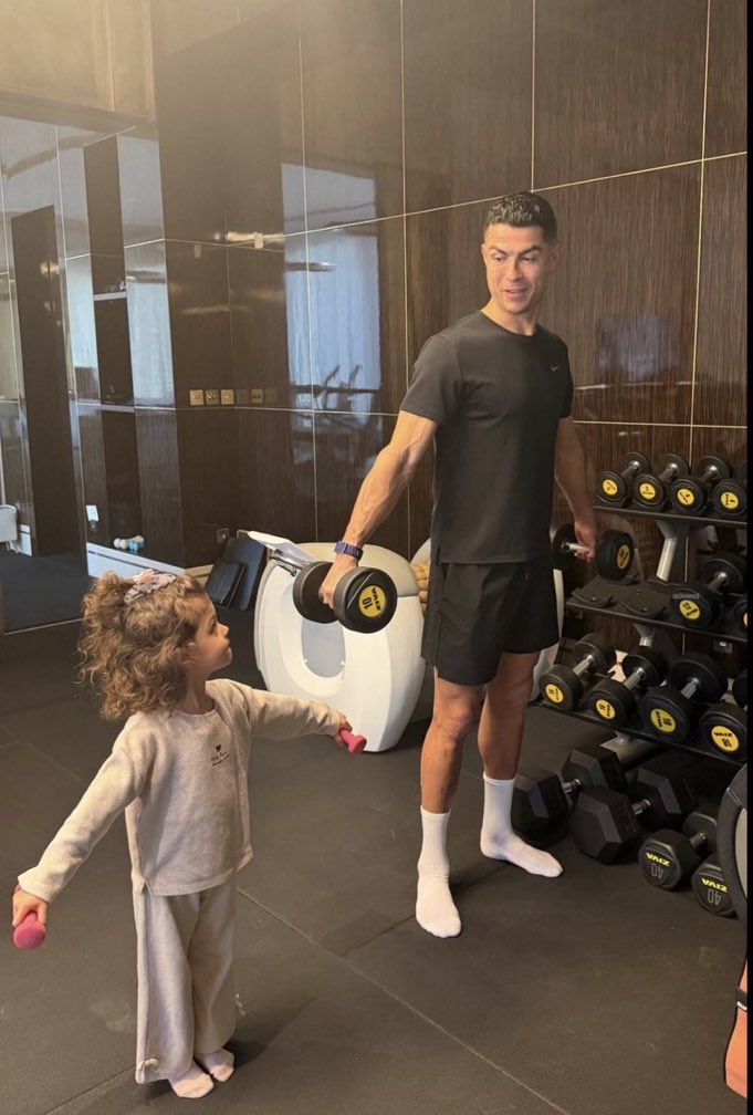 سلطان tweet media