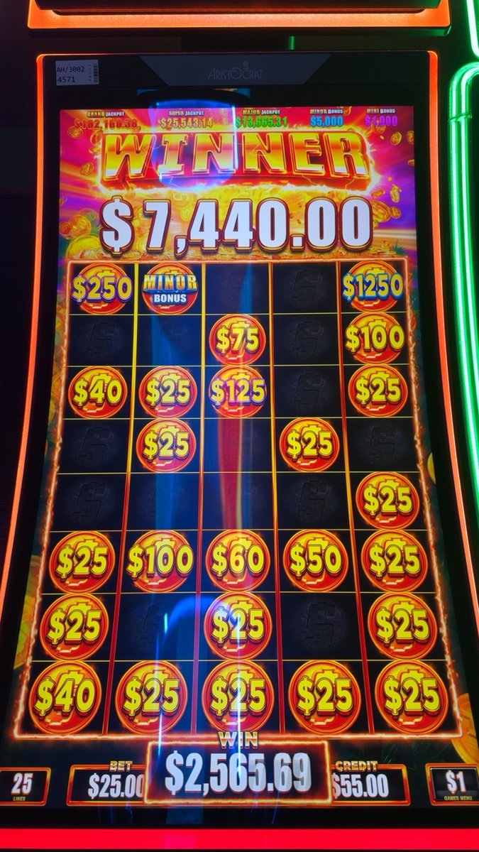 VannTSkull's tweet image. Volcano got me a hit in the afternoon not bad and whacked $2100 while waiting for the 7k on the same machine #gambling #casino #handpay #slot