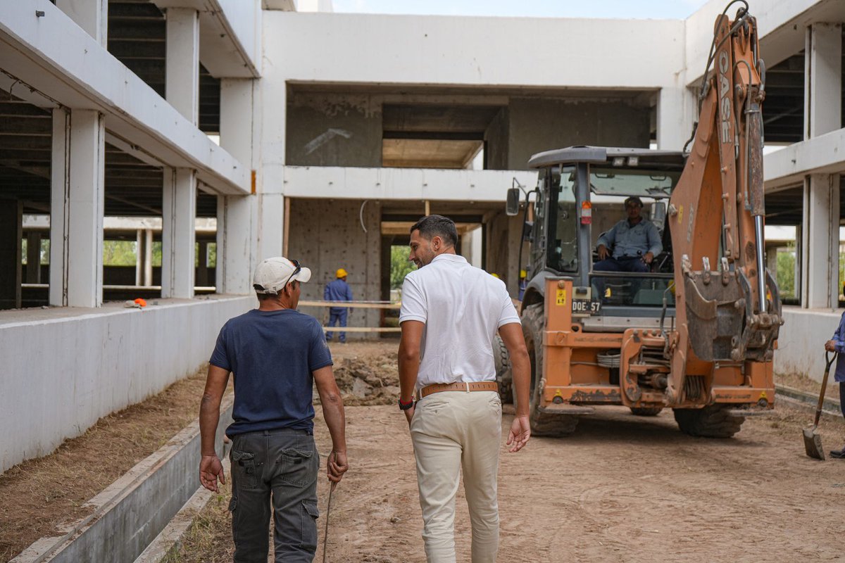 El Hospital Regional Sur, en marcha nuevamente.  

Después de años de abandono, se inicia la etapa final de un proyecto soñado por Hermes Binner, con la convicción de que el acceso a una salud pública de calidad debe ser un derecho y no un privilegio. 

Adelante!