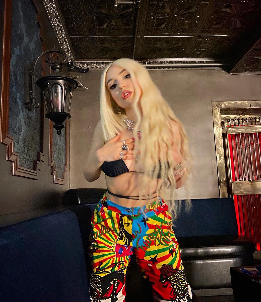 ONLY AVA MAX CONTENT 📁 tweet media