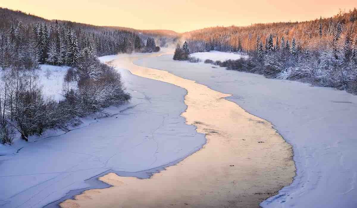 light leaking from clouds
pooled rain on the river-road
a silver ribbon

~ Catherine Baker // #Photography by Alex Ugalnikov #haiku #micropoetry