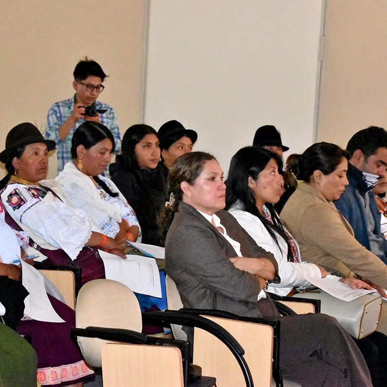 pucesedeibarra's tweet photo. 🌱🤝 PUCE Ibarra socializó los resultados del proyecto “Acompañamiento Productivo” junto a las comunidades del Lago San Pablo.
.
.
#vinculacion #Pucei https://t.co/xjo8f7g4Vi