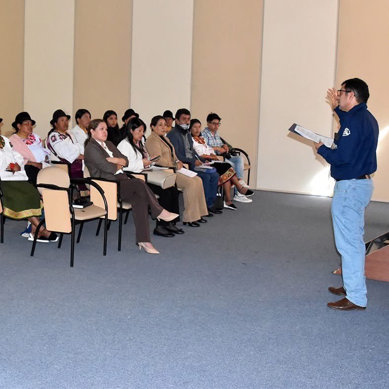 pucesedeibarra's tweet photo. 🌱🤝 PUCE Ibarra socializó los resultados del proyecto “Acompañamiento Productivo” junto a las comunidades del Lago San Pablo.
.
.
#vinculacion #Pucei https://t.co/xjo8f7g4Vi
