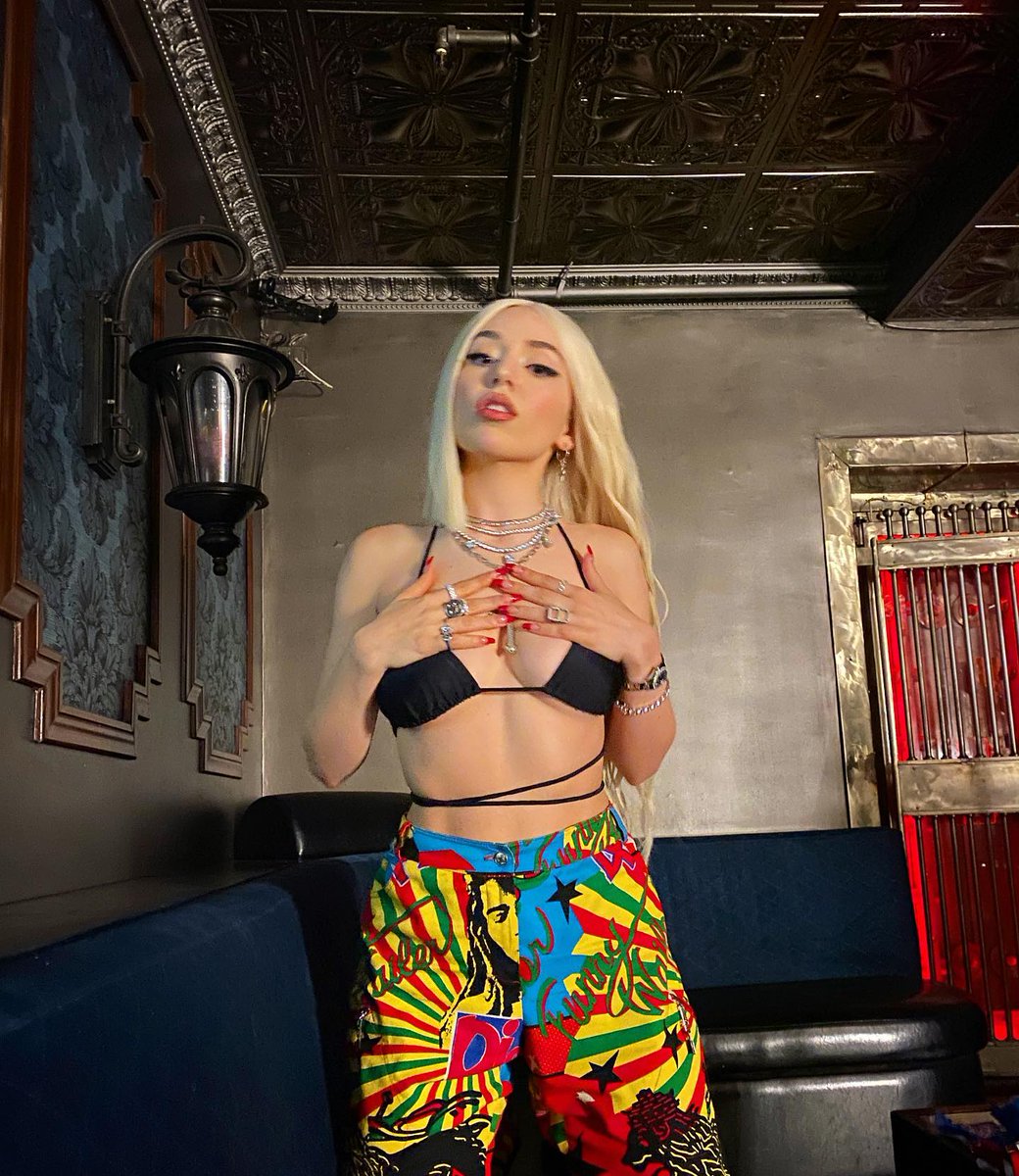ONLY AVA MAX CONTENT 📁 tweet media