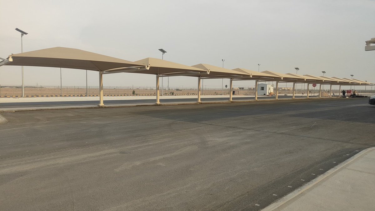Eurosysshades's tweet photo. مشروع مظلات مواقف السيارات في أرامكو - الجافورة يمثل خطوة مهمة لتحسين تجربة الموظفين والزوار من خلال توفير حماية فعالة من العوامل الجوية. هذه المظلات مصممة بأحدث التقنيات لتوفير الظل وتقليل حرارة السيارات، مما يعزز الراحة والسلامة.
#aramco #أرامكو_السعودية #أرامكو #مظلات https://t.co/68kBW7HUpF