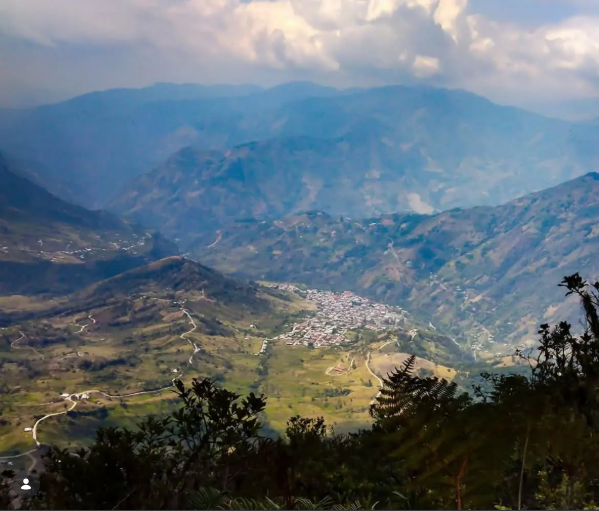 Santpin23's tweet photo. @Alevet7 @fertxosmith @luis1210 Lagunillas, Merida
Laguna de Mucubají, Merida
Vista de San Jose de Bolivar desde el Lajon de los Indios, Andes Tachirenses, Tachira
Parque Nacional el Tama, Tachira https://t.co/HDmFJzFUg4