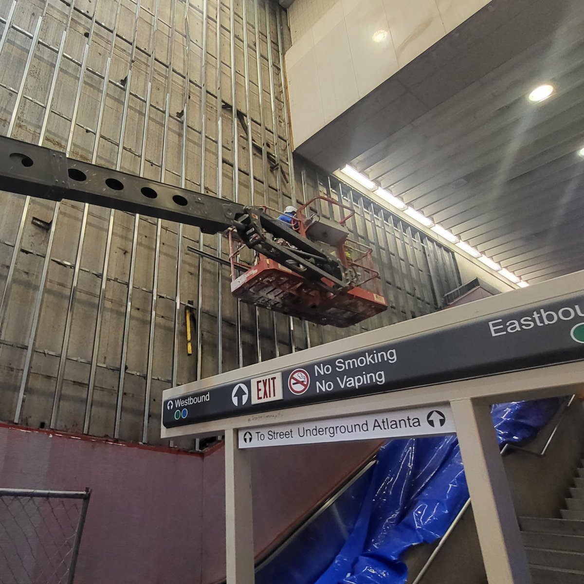 MARTAtransit's tweet photo. 🚧 Attention Five Points Customers: 
Crews must temporarily close some escalator/stair sets starting Mon., 2/16 for ceiling and tile replacements over the next 2 months. 

➡️Elevators remain in service. 
➡️Please follow signs. 

Details: https://t.co/BBM10P289k https://t.co/Cyiq8zl1mj