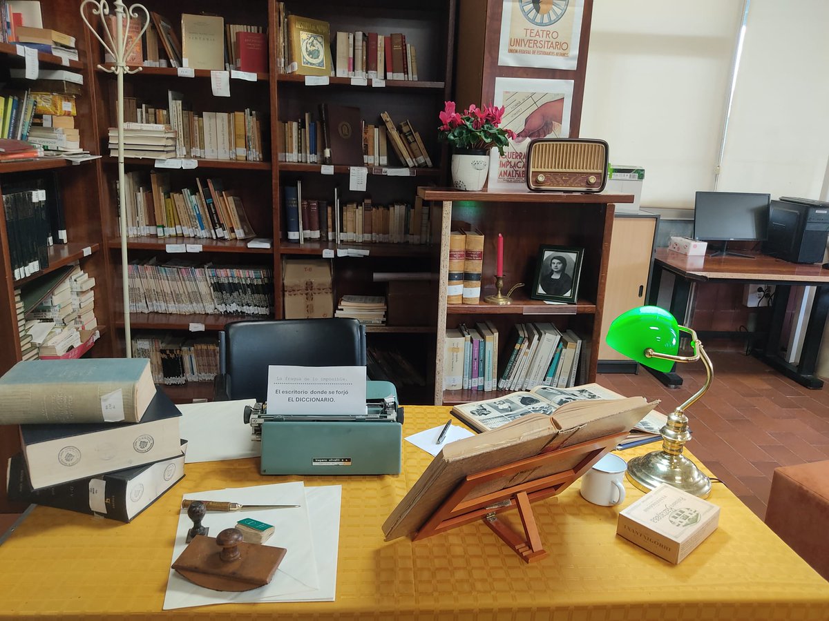 bibdulcechacon's tweet photo. Recreamos el despacho de María Moliner con motivo de nuestra merienda literaria 📚🤓☕ https://t.co/bM5GHE5wW5