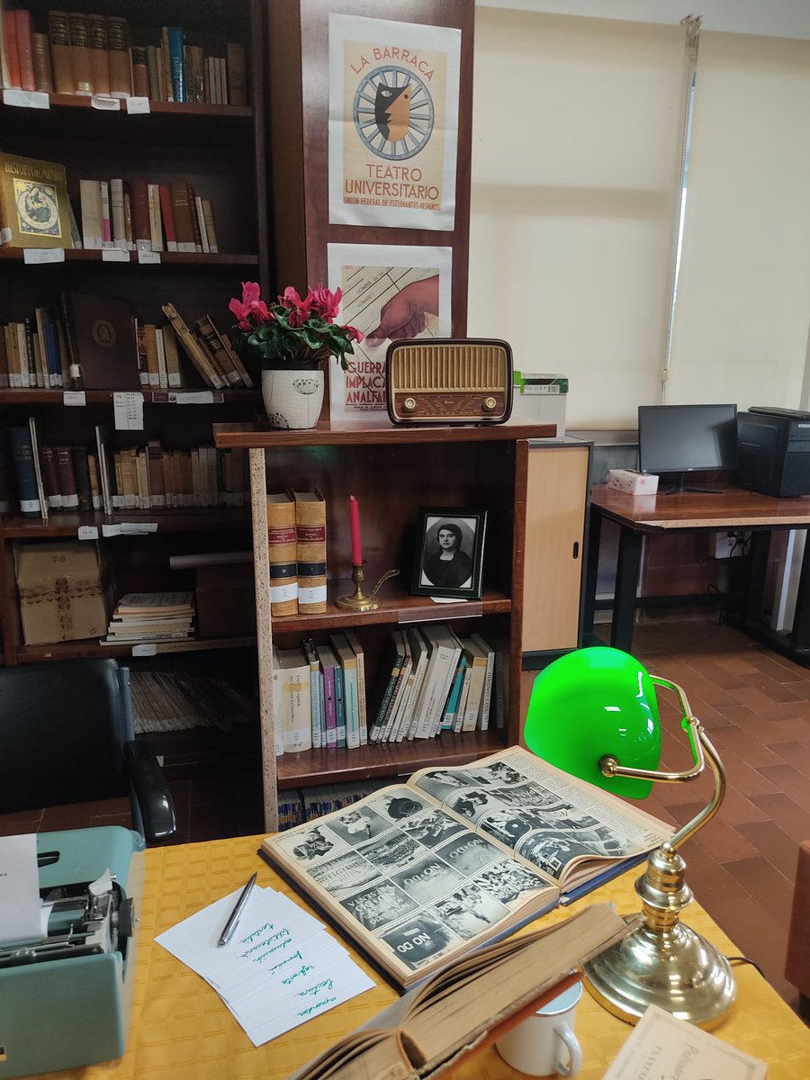 bibdulcechacon's tweet photo. Recreamos el despacho de María Moliner con motivo de nuestra merienda literaria 📚🤓☕ https://t.co/bM5GHE5wW5